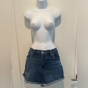 Levi Strauss mid length jean shorts – size 33